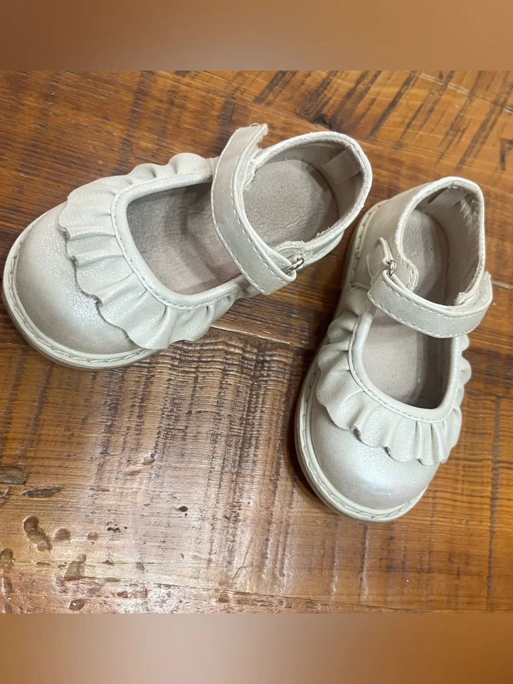 Baby Deer Kamdyn Mary Jane Ivory Shimmer Dress Shoes with Ruffle Trim Size 5
